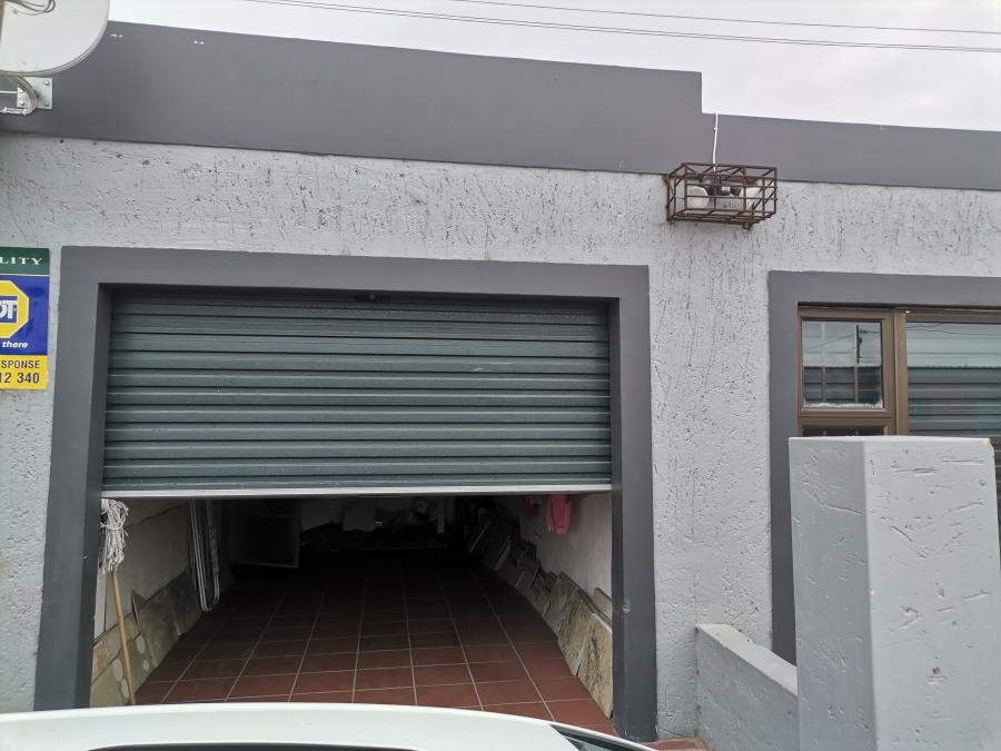 3 Bedroom Property for Sale in Kwanonqaba Western Cape